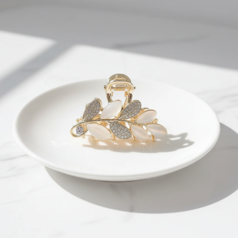 Lumière Petal Hair Claw