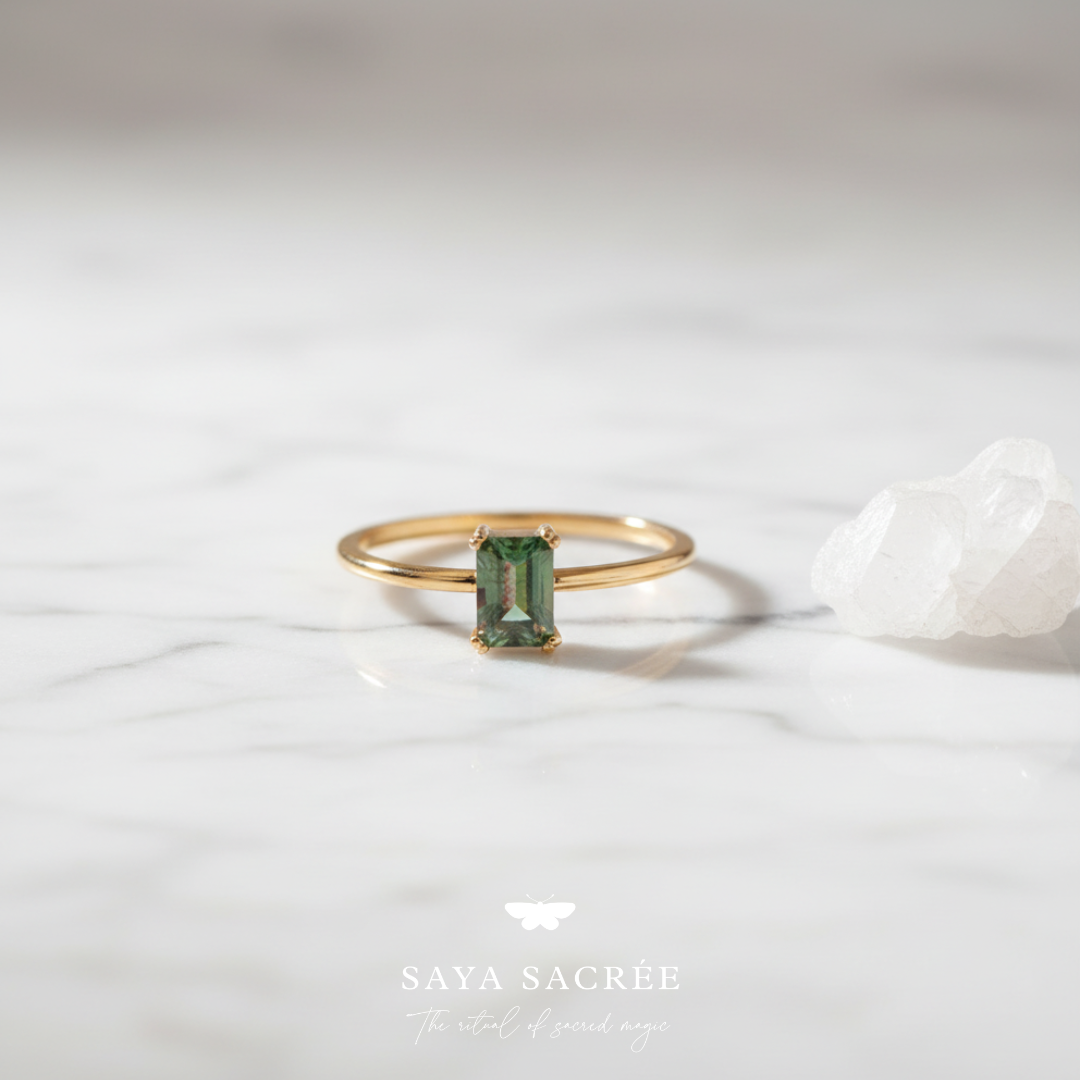 Émeraude Essence Ring