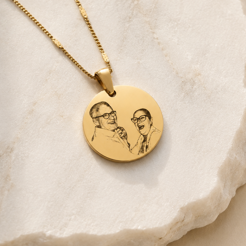 The Portrait Necklace | Gold