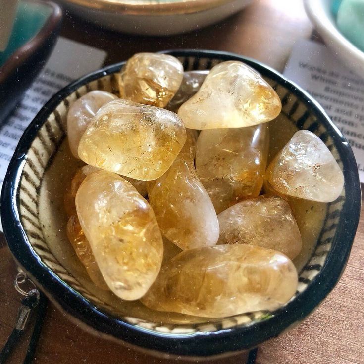 CITRINE | Tumbled stone | self-confidence, self-respect, individuality, extroversion