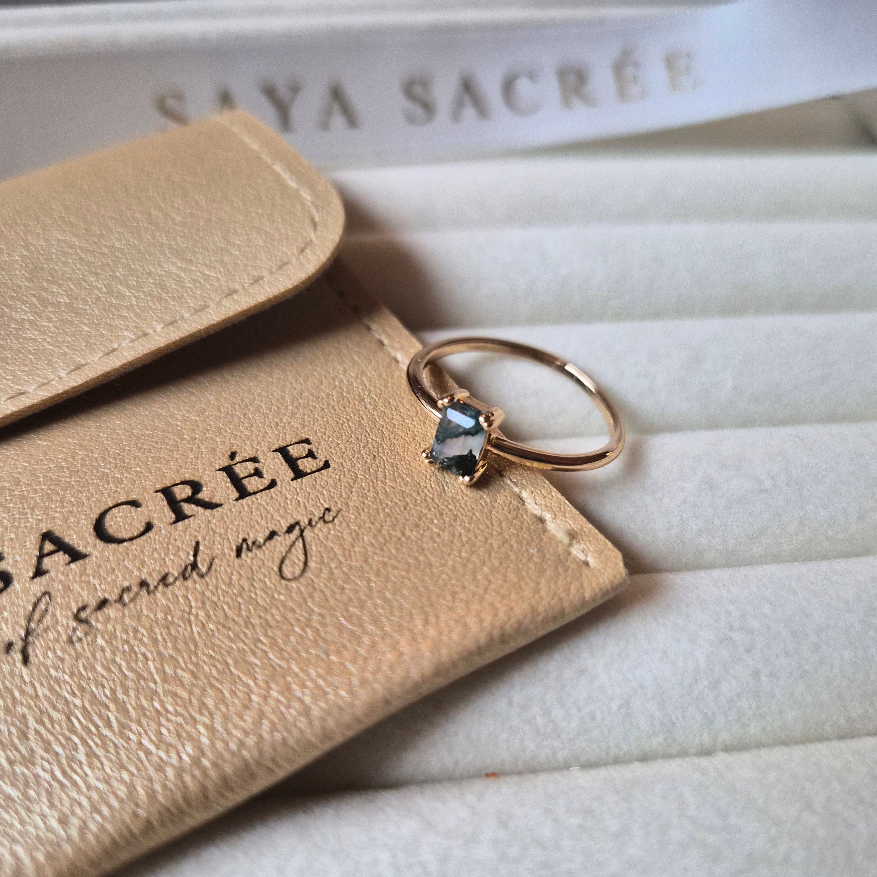 Émeraude Essence Ring