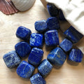 Lapislazuli | Trommelstein | fördert spirituelle Kraft, spirituelle Fähigkeiten, Astralreisen, Erleuchtung, Weisheit und Frieden