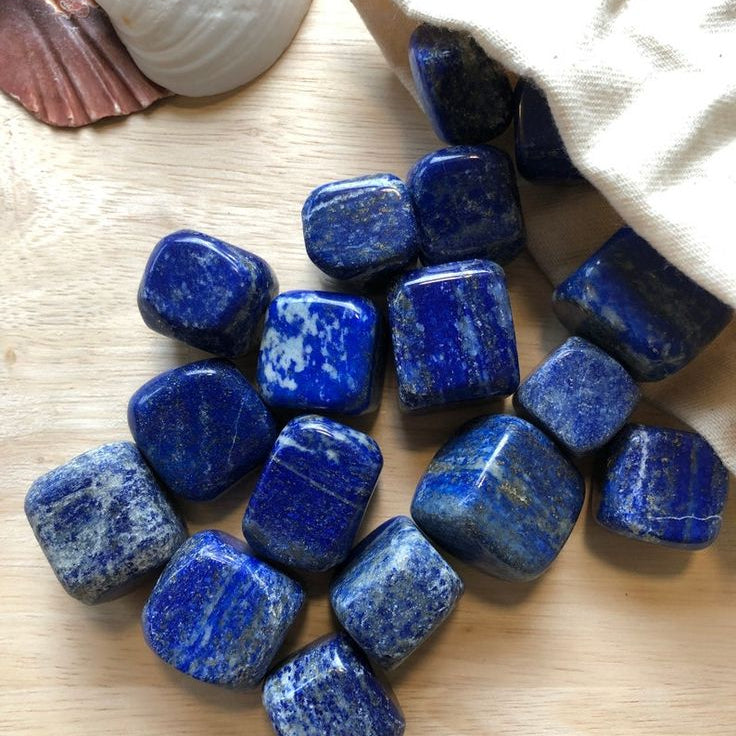 Lapislazuli | Trommelstein | fördert spirituelle Kraft, spirituelle Fähigkeiten, Astralreisen, Erleuchtung, Weisheit und Frieden