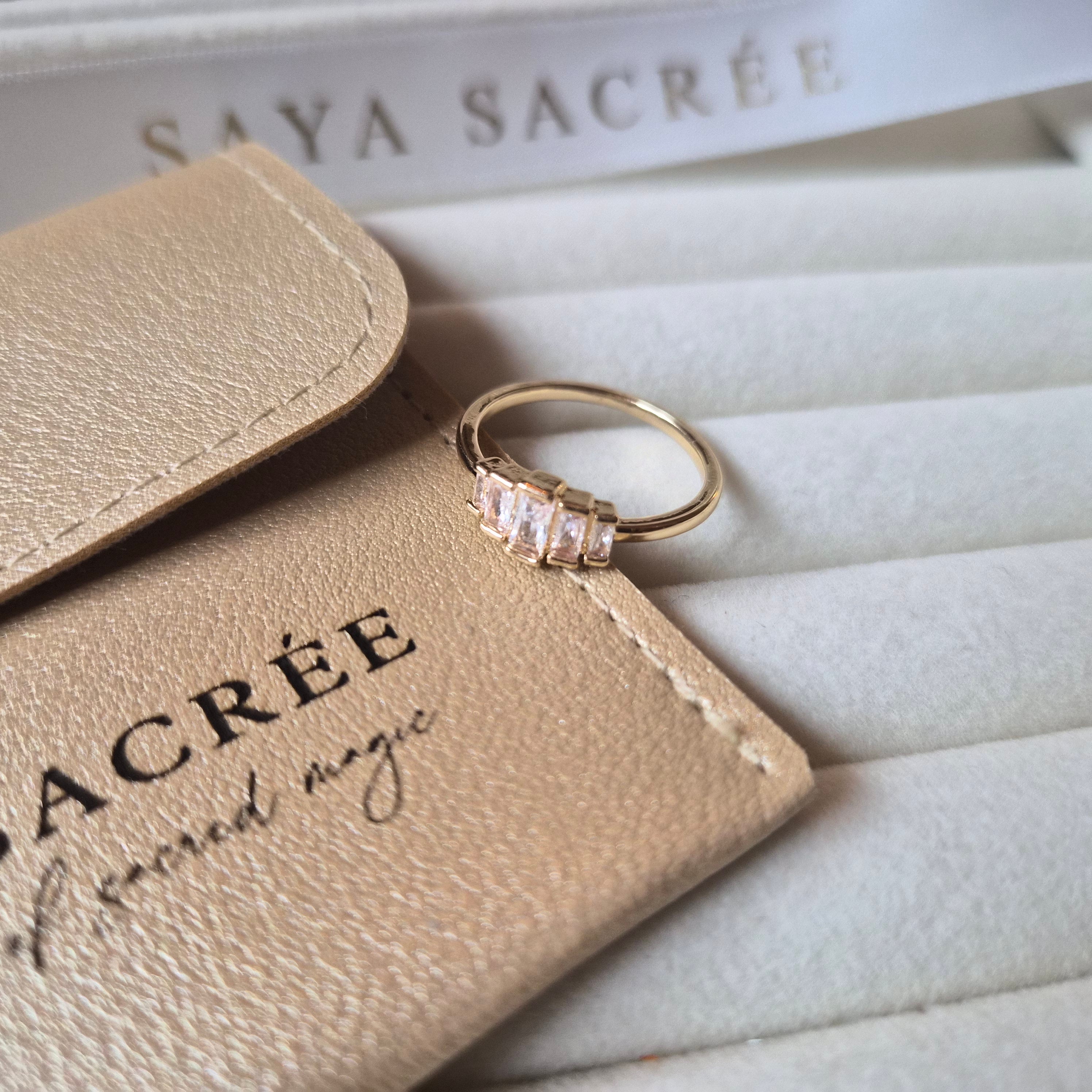 Élise Baguette Ring